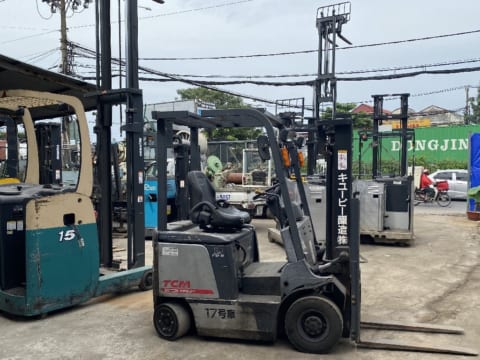 Xe nâng điện ngồi lái TCM