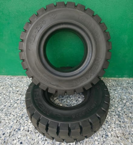 Vỏ đặc xe nâng Nexen
